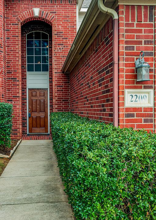 1st image of 2209 Forest Oak Ct