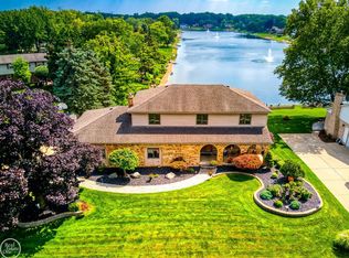 54895 Arrowhead Dr, Shelby Township, MI 48315