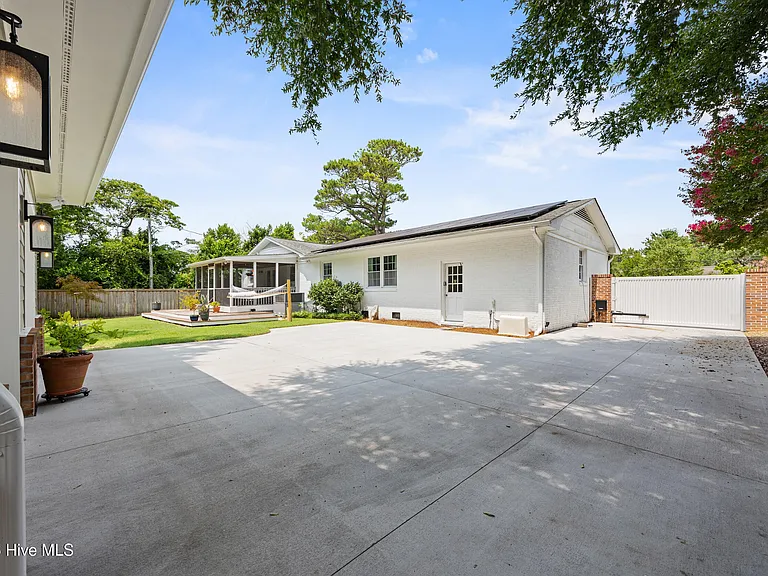 202 Windemere Rd — Photo 59