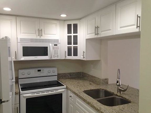 5th image of 2935 NE 163rd St APT 5E