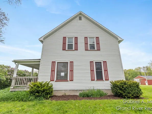 49 E 112th St, Grant, MI 49327