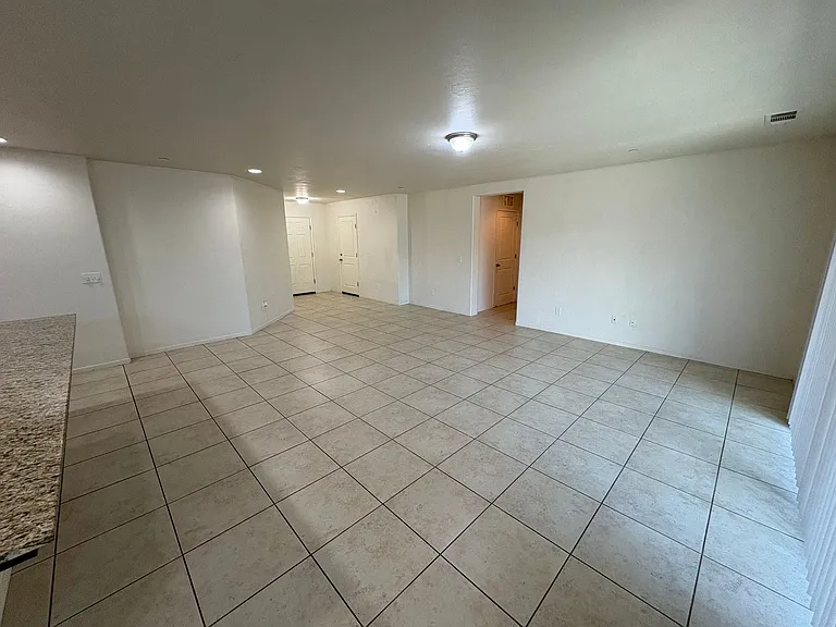 2132 E Sweet Ave — Photo 15