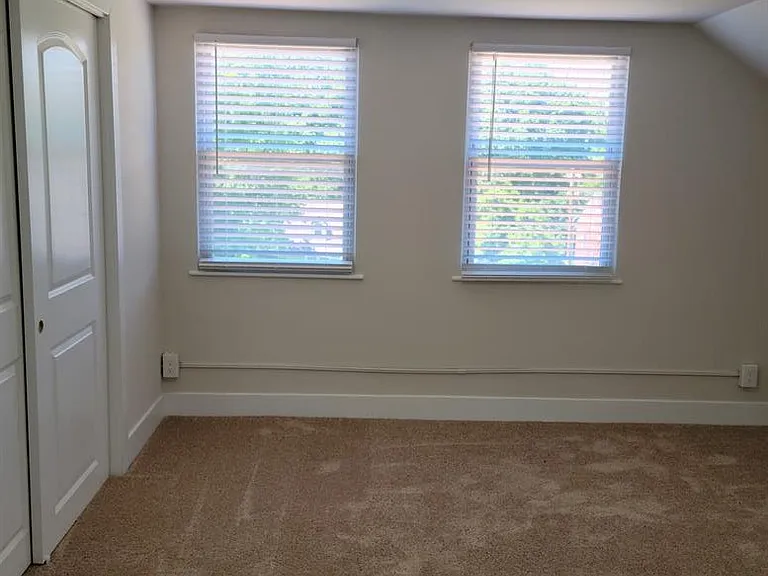 498 Manatawny St — Photo 24