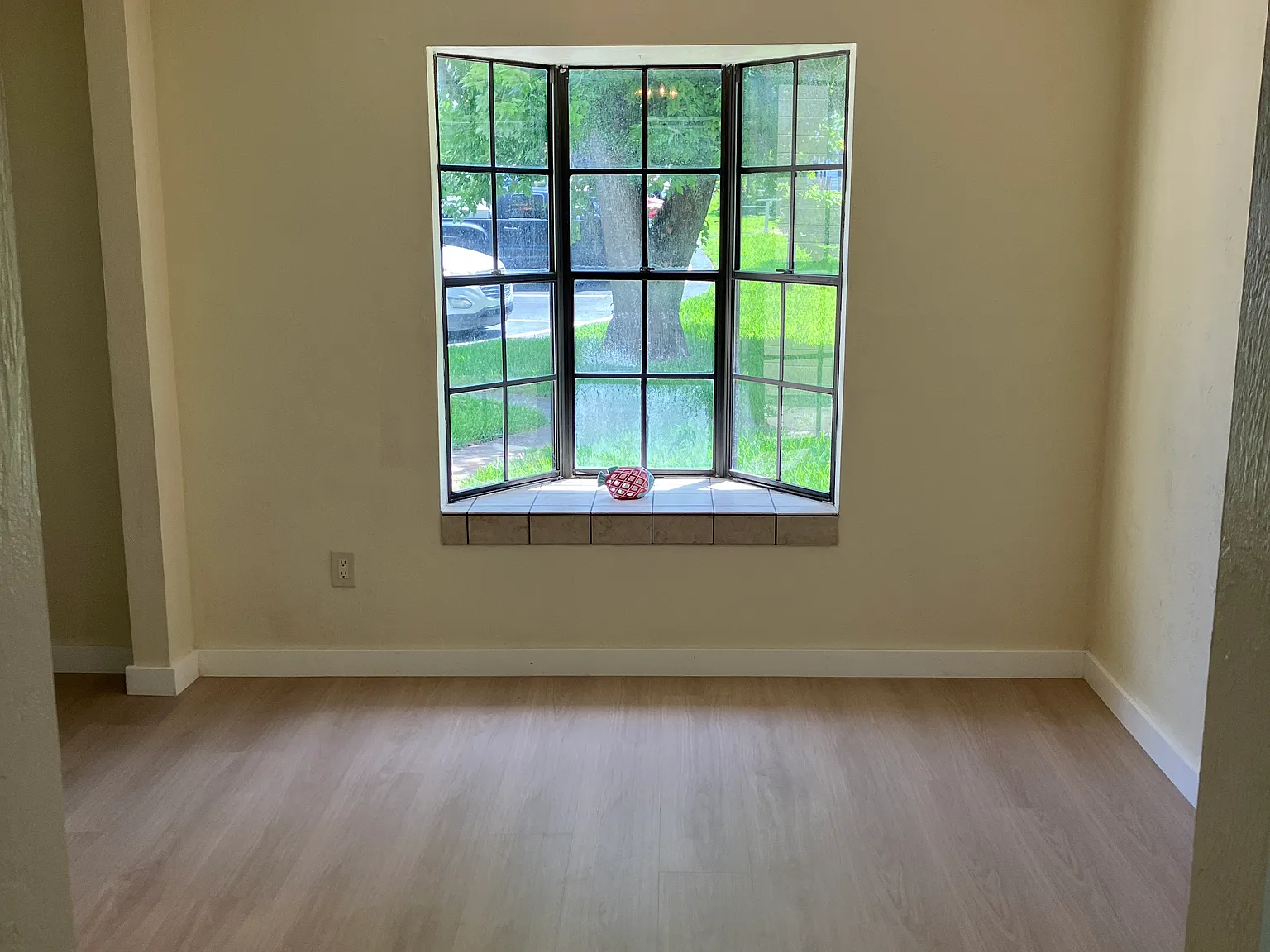 2 bed, 1000 sqft, $1,525 — Photo 2