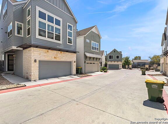 5th image of 5843 Whitby Rd #44