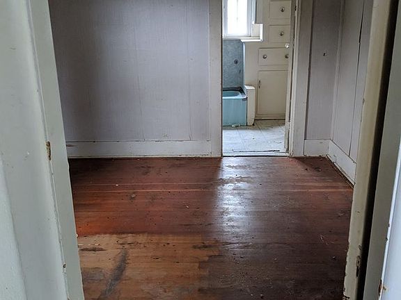 5th image of 209 S Summit Ave