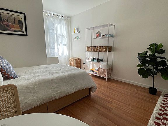 4th image of 172 E 104th St #2B