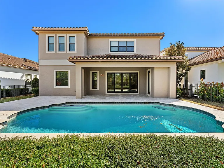 259 SE Calmo Cir — Photo 49