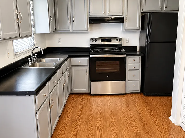 303 Rutherford Ave NW — Photo 30