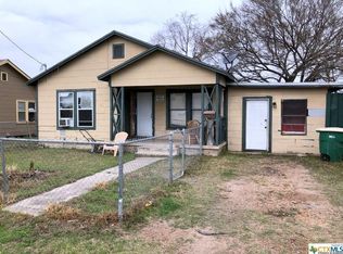 1206 E Guadalupe St, Victoria, TX 77901