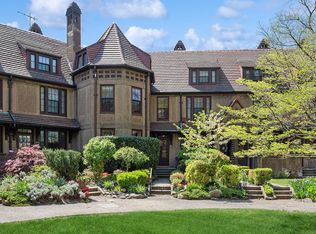 53 Burns St, Forest Hills, NY 11375