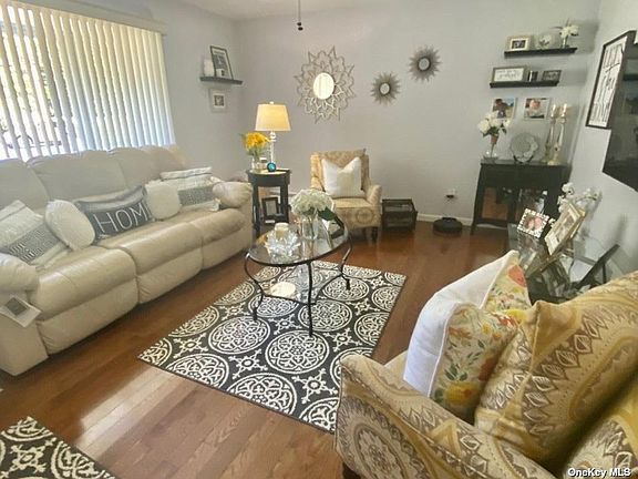 2nd image of 318 Auborn Ave