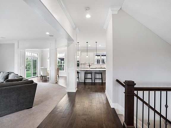 3rd image of 6759 Baronet Blvd
