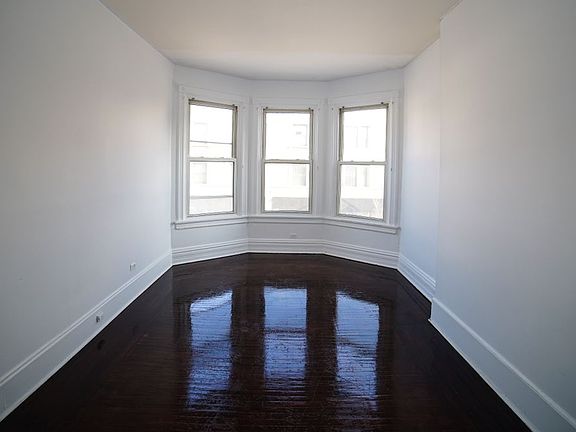 4th image of 3460 N Lincoln Ave #2