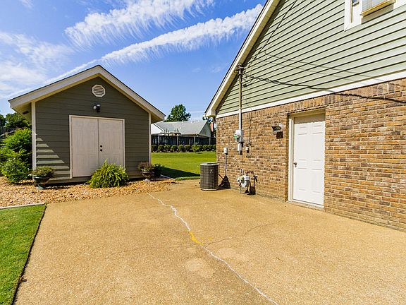 3rd image of 107 S Aberdeen Dr
