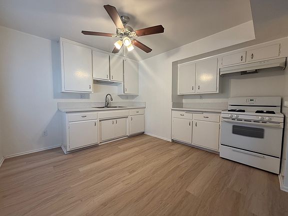 4th image of 100 S Altadena Dr #7d8e02f47