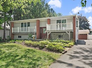 1151 Country Club Rd, Lake Zurich, IL 60047