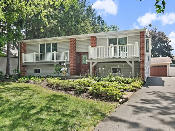 1151 Country Club Rd, Lake Zurich, IL 60047