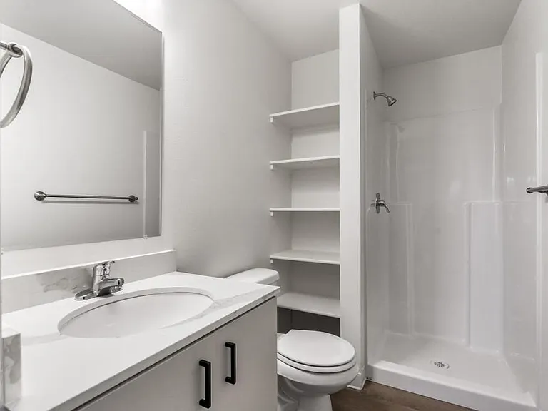 110 SW 7th St — Photo 12
