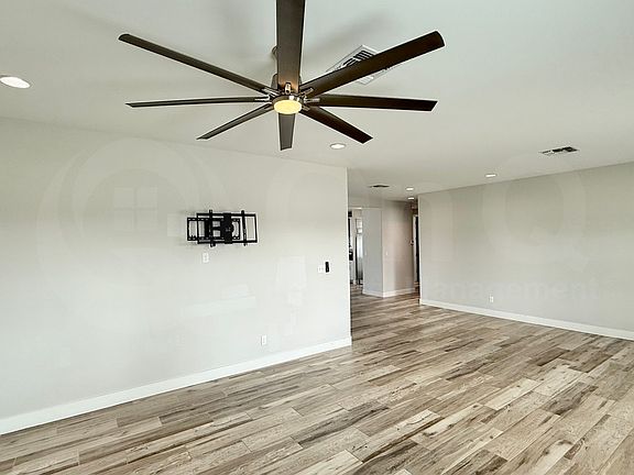 4th image of 2140 E Palm Ln