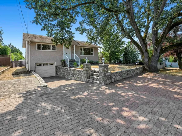 3107 Harriet Rd, Victoria, BC V9A 1T7