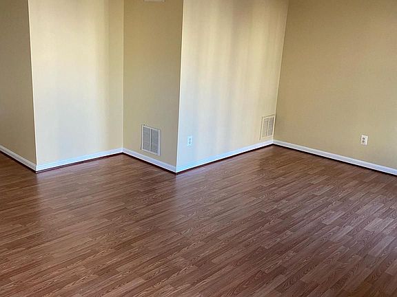 5th image of 504 Stafford Glen Ct