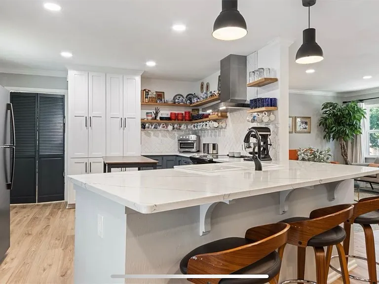 2316 Hermanson Dr — Photo 24