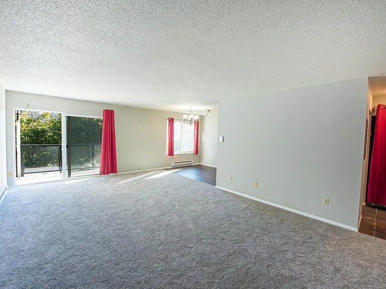 2562 Thorndyke Ave W #303 — Photo 10