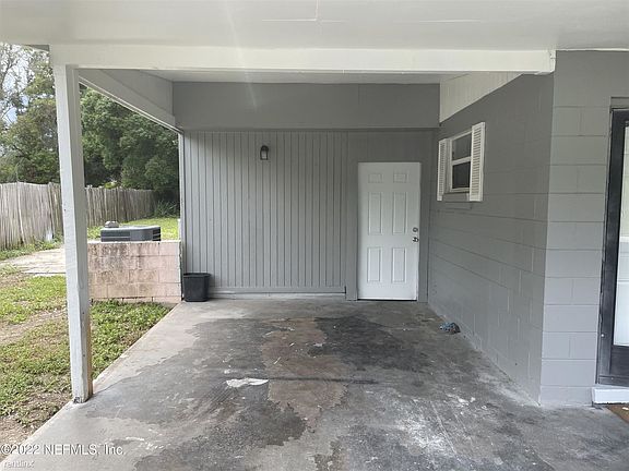 3rd image of 3008 Dalehurst Dr W