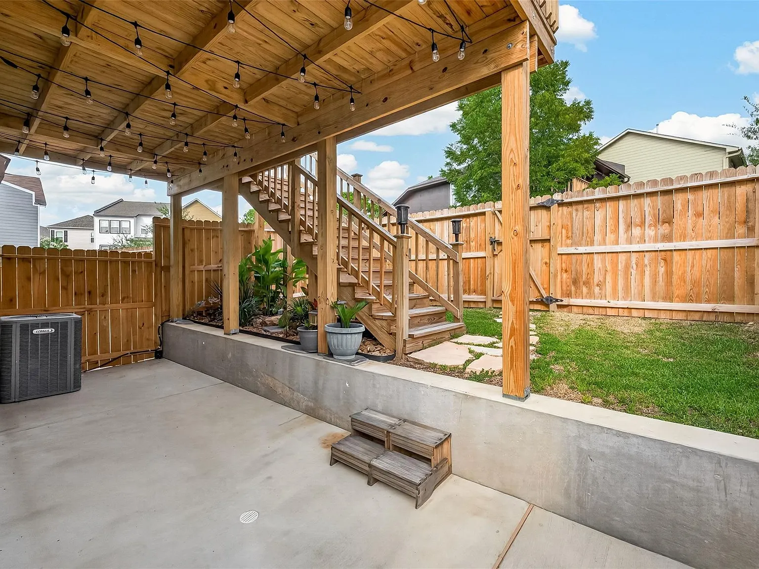 3 bed, 2.5 bath, 1712 sqft, $2,350 — Photo 3