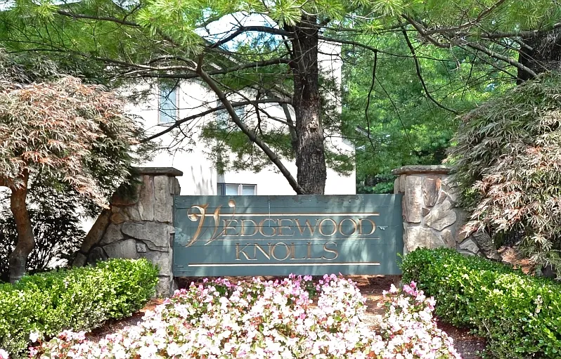 5 Wedgewood Dr