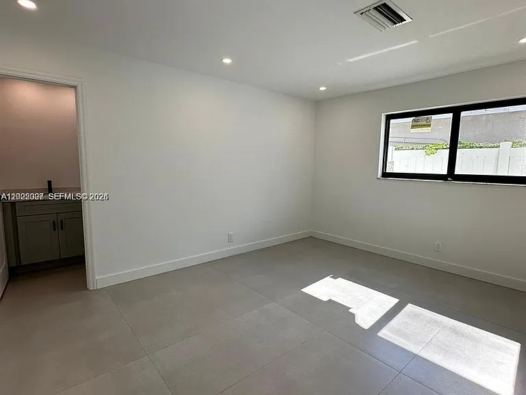 4901 Washington St — Photo 10