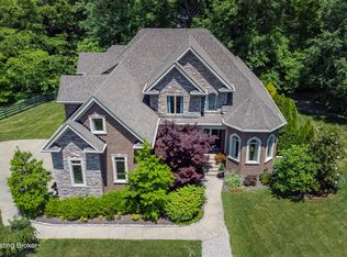 11601 Cedardale Rd, Anchorage, KY 40223