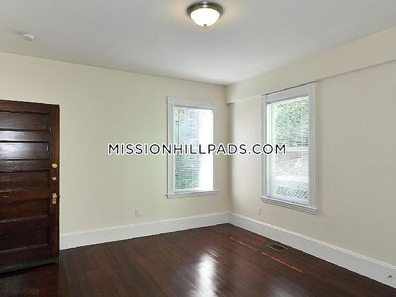 4th image of 6 Oswald St #2OS