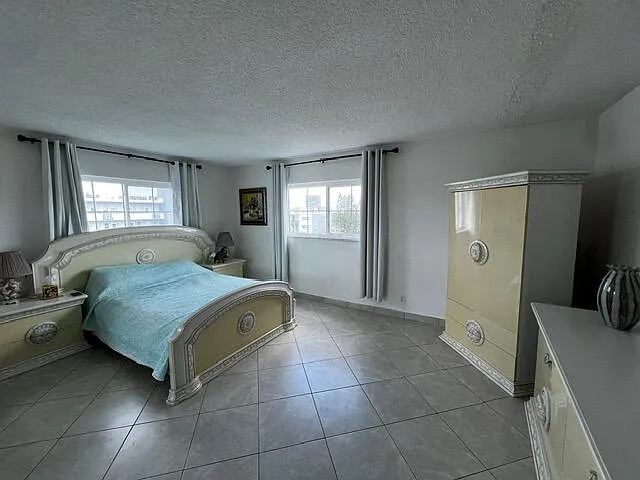 1001 NE 14th Ave #701 — Photo 33