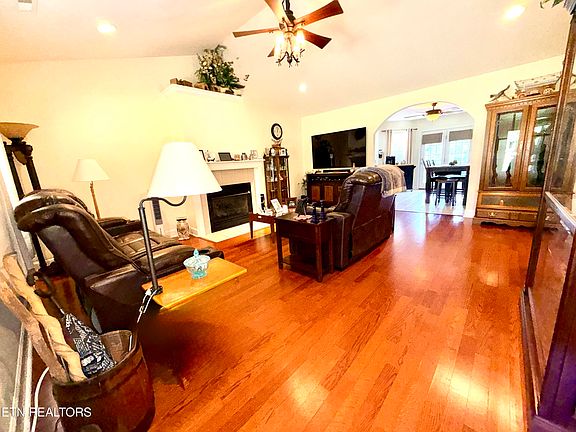 3rd image of 1049 Little Dogwood Rd