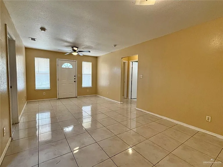 810 W Falcon Ave — Photo 6