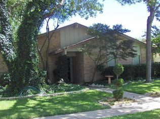 918 Meadowcove Cir, Garland, TX 75043