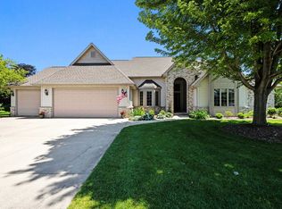 3542 N Prairiewood Dr, Appleton, WI 54913