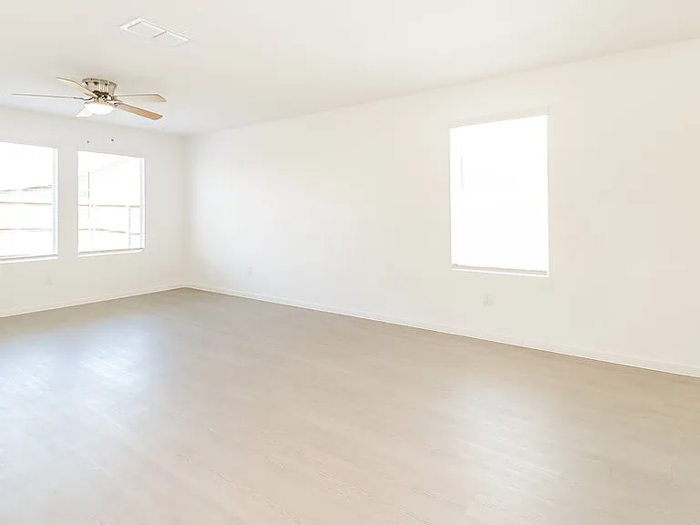 1239 Maple St — Photo 4