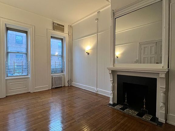3rd image of 2211-13-15 Spruce St #1501