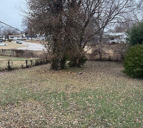 3rd image of 1965 Park Ln