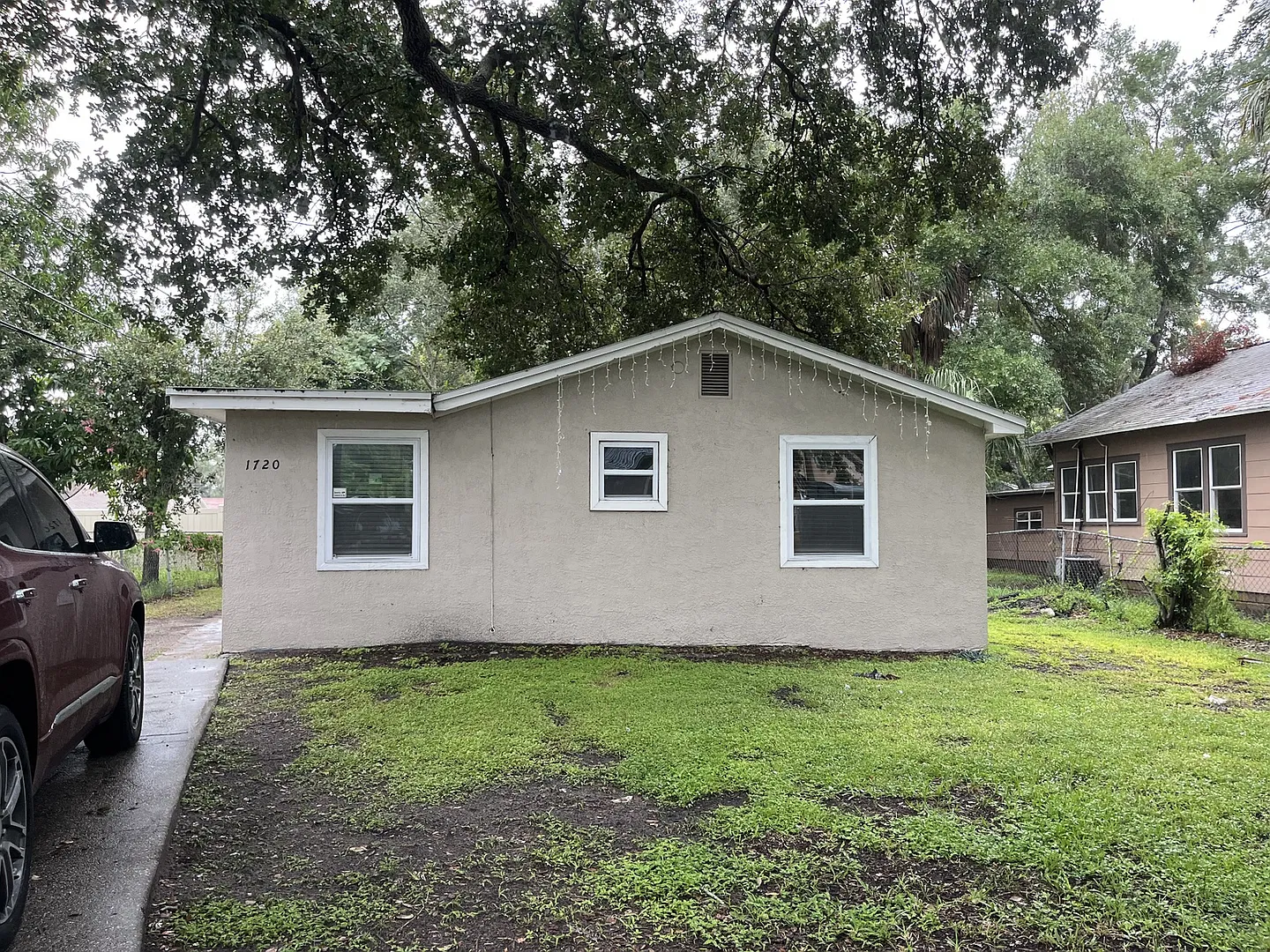 3-Bedroom Home with Functional Layout in St. Petersburg — Photo 1