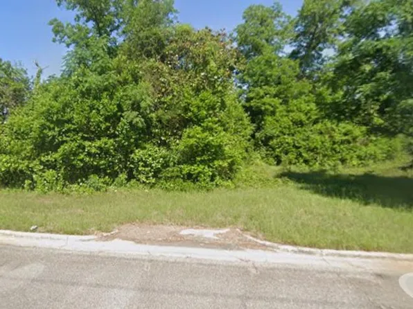 713 Martin Luther King Jr Dr, Albany, GA 31701