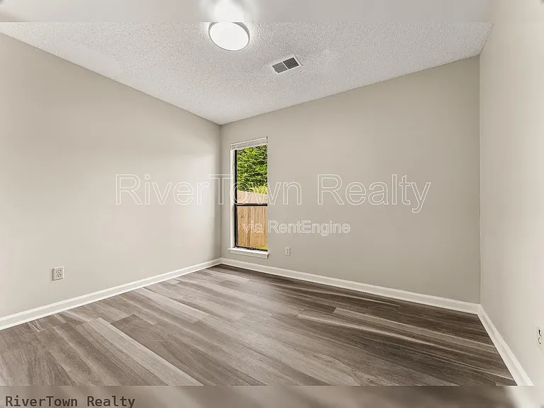 4585 Berrypick Ln S — Photo 5