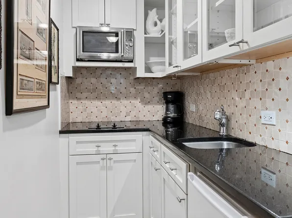 111 East 56th Street 1601 image 5 of 5
