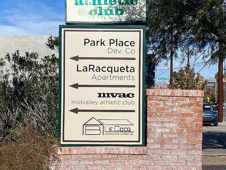 La Racqueta Apartments