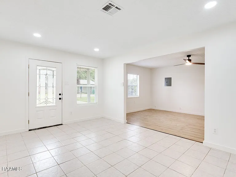 304 W Broussard St — Photo 8