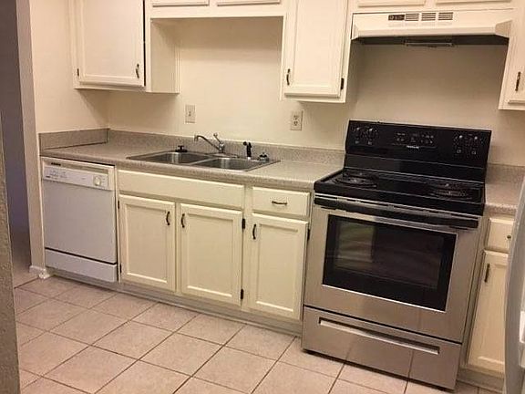 3rd image of 812 Creekside Dr APT 3