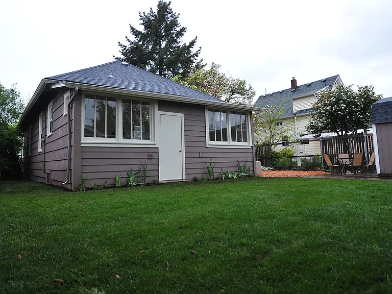 7030 SE Raymond Ct — Photo 37